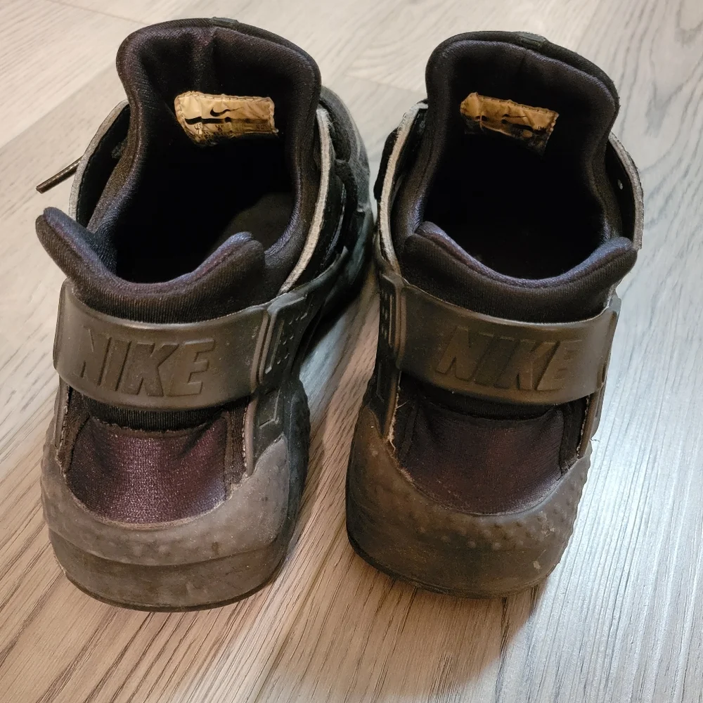 Nike 7Y triple black huaraches - Picture 2 of 5
